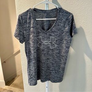 2 for $20 UNDER ARMOUR Women's Black and Gray Short Sleeve Tee, Medium